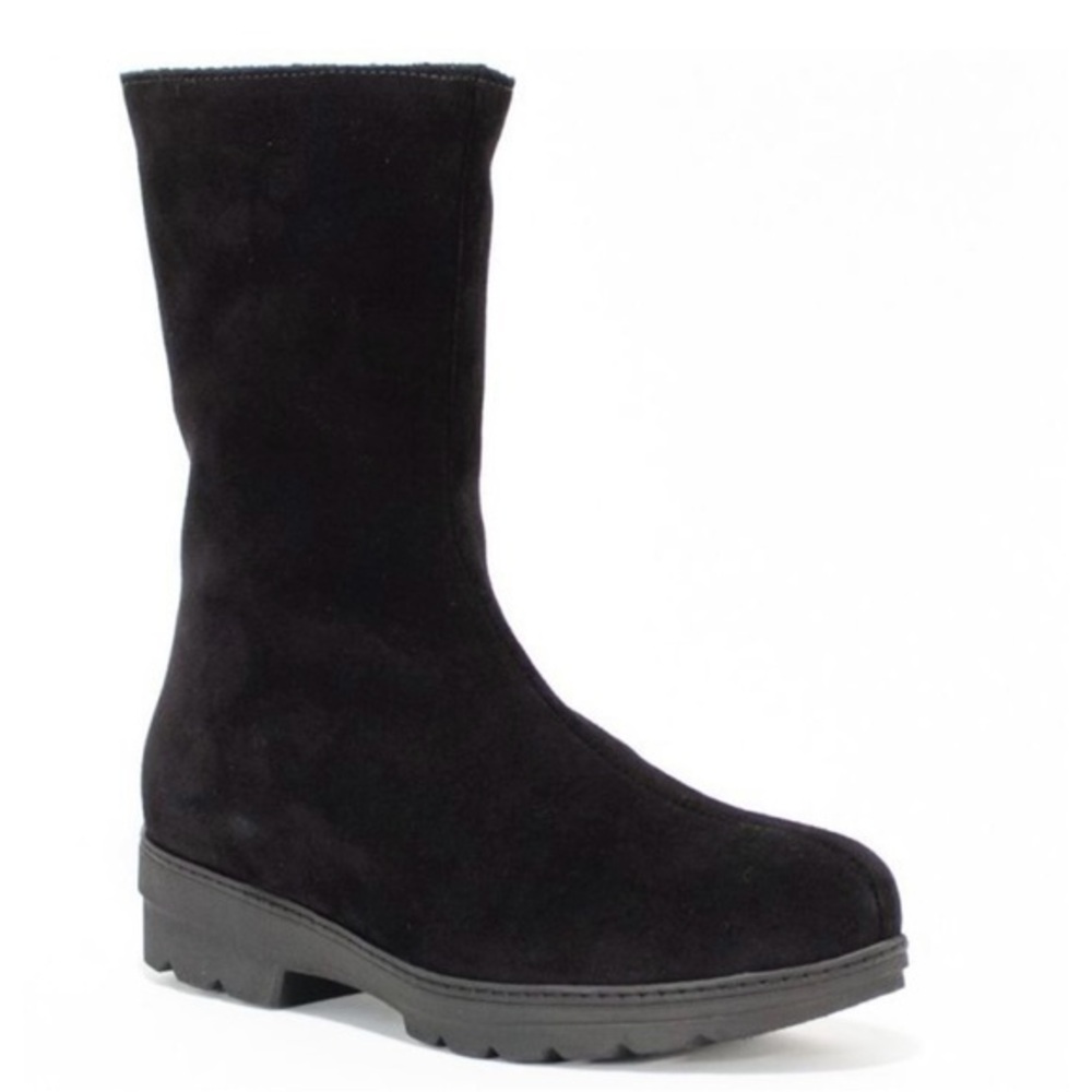 La Canadienne VOGUE Waterproof Fur Lined Lug Soled Boots in Black Suede Size 7M